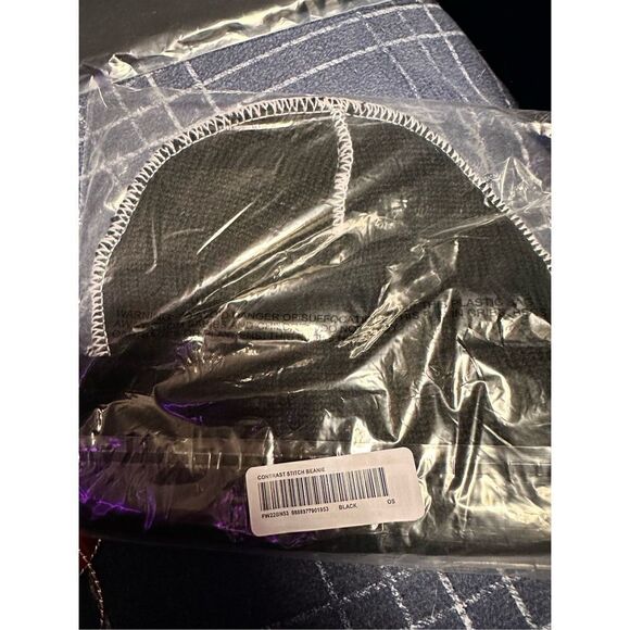 Supreme Contrast Stich Beanie (FW22) “Black” - Picture 3 of 4